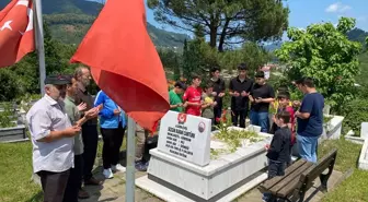 Espiye'de hafızlık öğrencilerinden şehit mezarına ziyaret