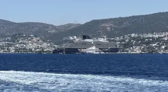 Bodrum'a Lüks Kruvaziyer Ziyareti: 734 Yolcu Şehirde