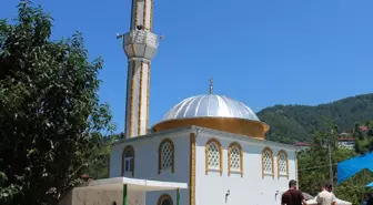 Eynesil'de Azerbaycanlı Hayırseverden Yeni Cami