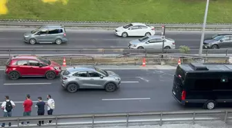 Eyüpsultan'da Hafriyat Kamyonu Kaza Yaptı, Uzun Araç Kuyrukları Oluştu