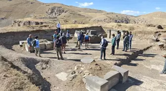 Uluslararası Ziyaretçiler Kef Kalesi'nde Kazı Çalışmalarını İnceledi