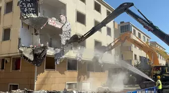 Fatih'te Kentsel Dönüşüm Projesi Başladı: Atılgan Sitesi Yıkıldı