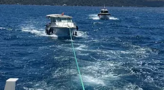 Fethiye Açıklarındaki Sürüklenen Tekne Kurtarıldı