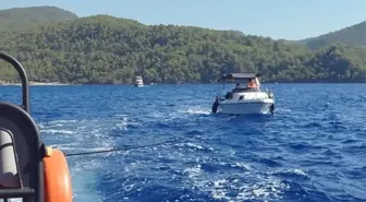 Fethiye Açıklarında Sürüklenen Tekne Kurtarıldı