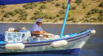 Fethiye'de Gözleme Satışıyla Geçimlerini Sağlayan Çift
