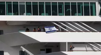 Rodos'ta İsrailli Turistleri Taşıyan Kruvaziyer Gemi Protesto Edildi