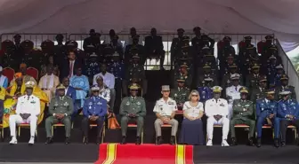 Fransa, Senegal'deki Askeri Üssünü Ülkeye Teslim Etti