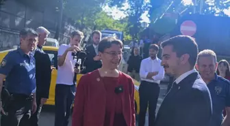 Ememem'den Paris Caddesi'nde Renkli Mozaik Çalışması