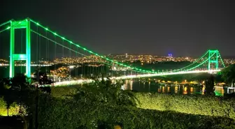 FSM Köprüsü, Skolyoz Farkındalık Günü'nde Yeşil Renkte Aydınlatıldı