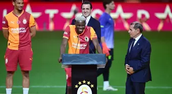 Galatasaray'da Osimhen ve Sane için İmza Töreni Düzenlendi