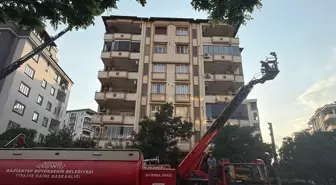 Gaziantep'te apartmanın çatısı yangında hasar gördü
