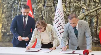 Gaziantep'te Maddi İmkanları Yetersiz Öğrencilere Sınav Desteği Protokolü İmzalandı