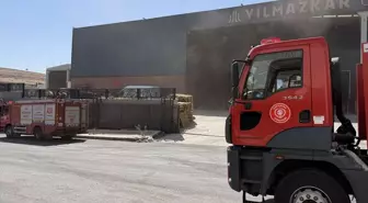 Gaziantep'te fabrikada çıkan yangında 2 işçi dumandan etkilendi