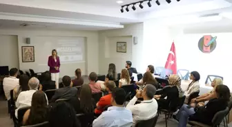 Gazetecilere Uygulamalı Diksiyon ve Haber Spikerliği Eğitimi
