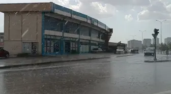 Gaziantep'te Sağanak Yağmur Trafiği Aksattı