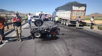 Gaziantep'te Tır-Traktör Çarpışması: 2 Yaralı