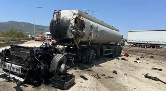 Gaziantep'te Tır ile Tankerin Çarpışması: 2 Ölü