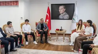 Gaziosmanpaşa Belediye Başkan Vekili Karadeniz, ilçedeki LGS birincilerini ağırladı