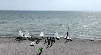 Van Gölü'nde Yelken Sporu ile Gençler Su Sporlarıyla Buluşuyor