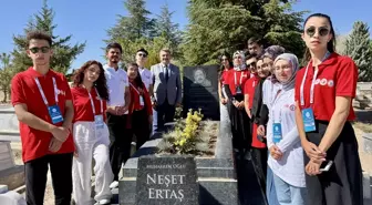 Neşet Ertaş Anısına Gençlerden Ziyaret