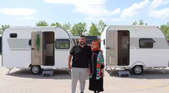 Karavan Tutkunu Çift, Kendi Tasarımlarını Üretiyor