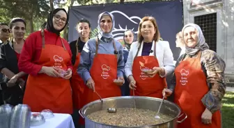 Genç KADEM'den Şehzade Camisi bahçesinde aşure ikramı