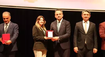 Gençlik ve Spor Bakan Yardımcısı Eminoğlu, Gönüllülük Zirvesinde Öğrencilerle Buluştu