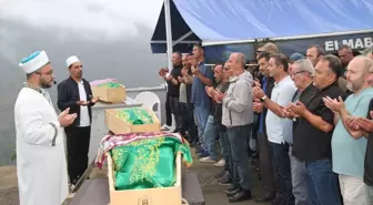 Giresun'da Uçuruma Yuvarlanan Arabada Hayatını Kaybeden 3 Kişinin Cenazesi Defnedildi