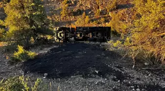Giresun'da Asfalt Yüklü Kamyon Şarampole Devrildi