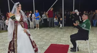 17 Yıl Sonra Düğün Hayalini Gerçekleştiren Çift Mutluluğunu Paylaştı