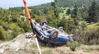 Burdur'da Şarampole Devrilen Otomobilde İki Kişi Yaralandı