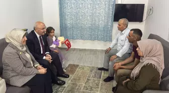 Vali Köşger, Görme Engelli Aileyi Ziyaret Etti