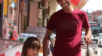 Görme Engelli Baba ve Kızının Özverili Mücadelesi