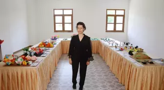 Görme Engelli Müzik Öğretmeni İlk Origami Sergisini Açtı