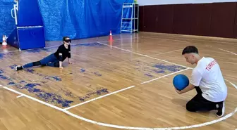 Görme Engelli Tarih Öğretmeni Golbolda Örnek Oluyor