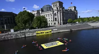Greenpeace ve Uluslararası Af Örgütü'nden Berlin'de Mülteciler İçin Farkındalık Eylemi