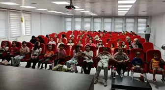Yaz Kur'an Kursu Öğrencilerinden Kütüphane Ziyareti