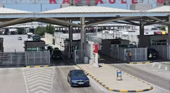 Gurbetçiler Türkiye'ye Dönerken Duygusal Anlar Yaşıyor