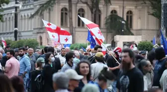 Gürcistan'da AB Yanlısı Eylemcilerin Serbest Bırakılması İçin Protesto Düzenlendi