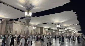 Hac Vazifesini Tamamlayanlar Medine'ye Ulaşıyor