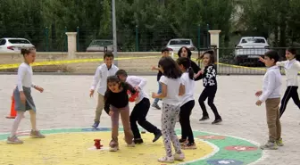 Hafik'te Geleneksel Çocuk Oyunları Şenliği Coşkusu