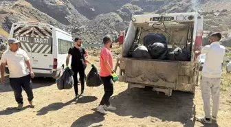 Yüksekova'da Doğaseverlerden Temizlik Etkinliği