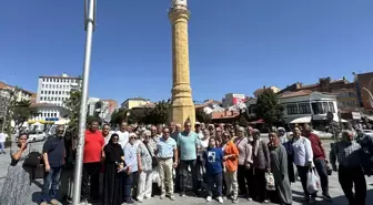 Hakkari'de görev yapan 40 yıllık asker arkadaşları Çorum'da buluştu