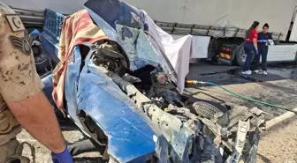 Hakkari'de Tır ile Pikap Çarpıştı: 3 Ölü, 2 Yaralı