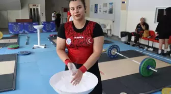 Zeynep Nur Pehlivan, Türkiye Halter Şampiyonası'nda Altın Madalya Kazandı