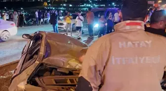 Defne'de Aydınlatma Direğine Çarpan Otomobilde 4 Yaralı