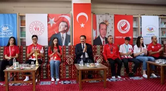 Hatay Valisi'nden Depremzede Sporculara Ödül