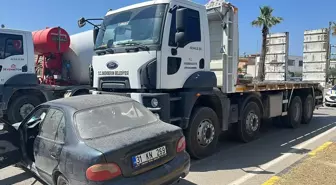 İskenderun'da Çekici ve Otomobil Kazası Güvenlik Kamerasında
