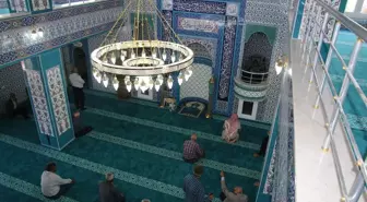 Hatay'da Yıkılan Cami Yeniden İbadete Açıldı