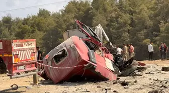 Hatay'da Freni Arızalanan Vinç Uçuruma Yuvarlandı: 1 Ölü, 1 Yaralı